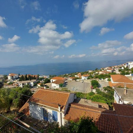George'S Apartment Loutraki  Екстериор снимка