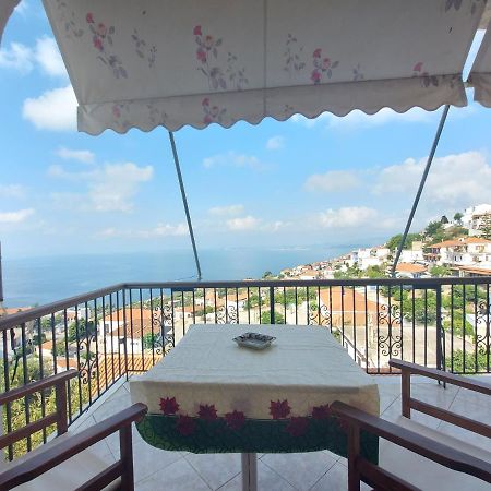 George'S Apartment Loutraki  Екстериор снимка