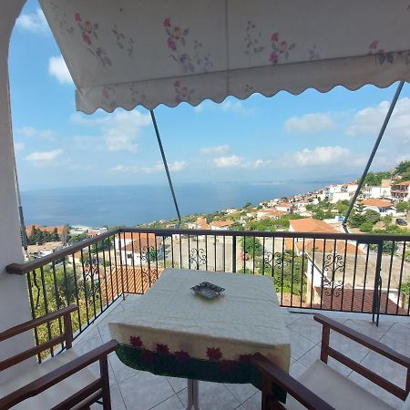 George'S Apartment Loutraki  Екстериор снимка