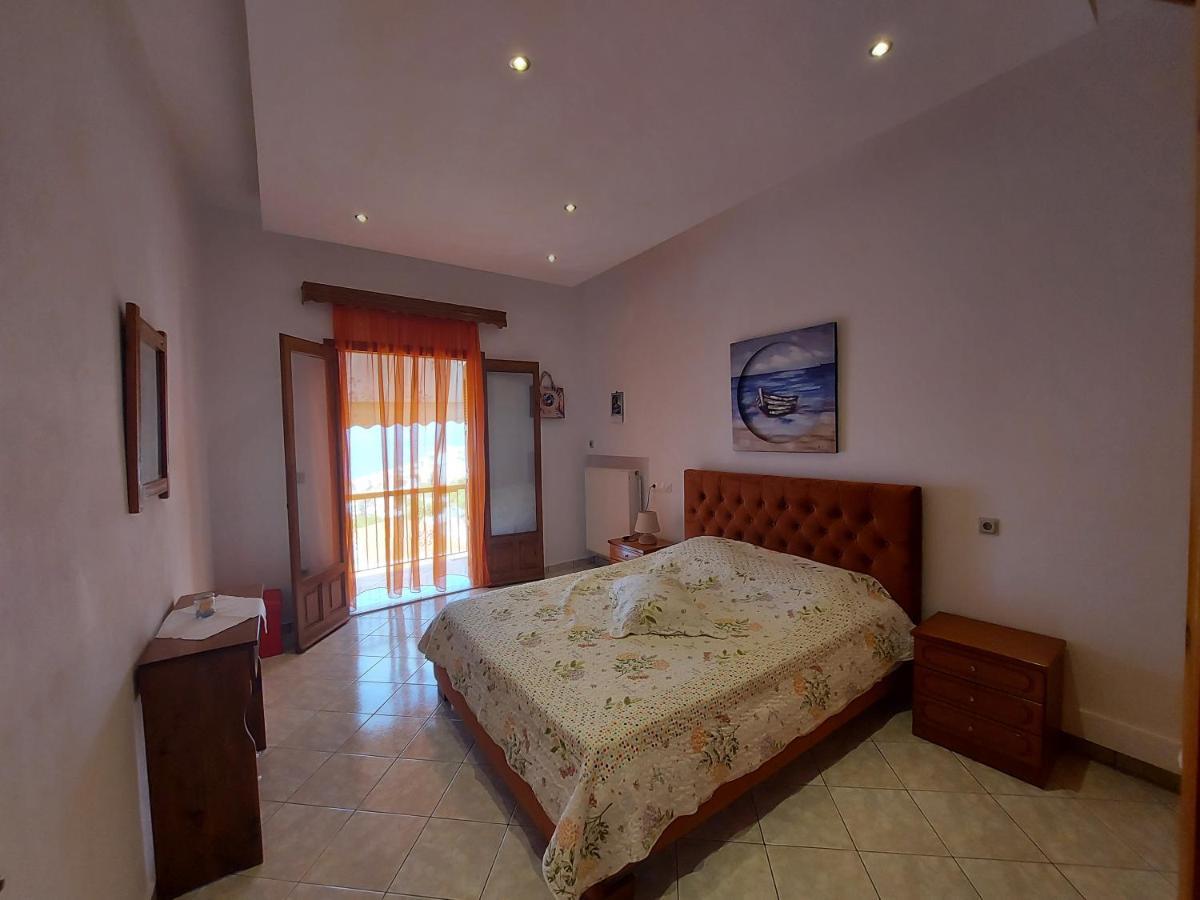 George'S Apartment Loutraki  Екстериор снимка